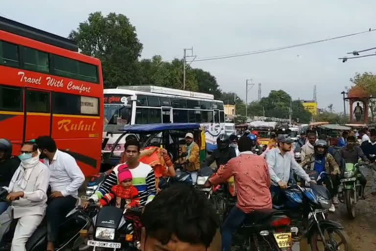 Passengers stuck in traffic for hours