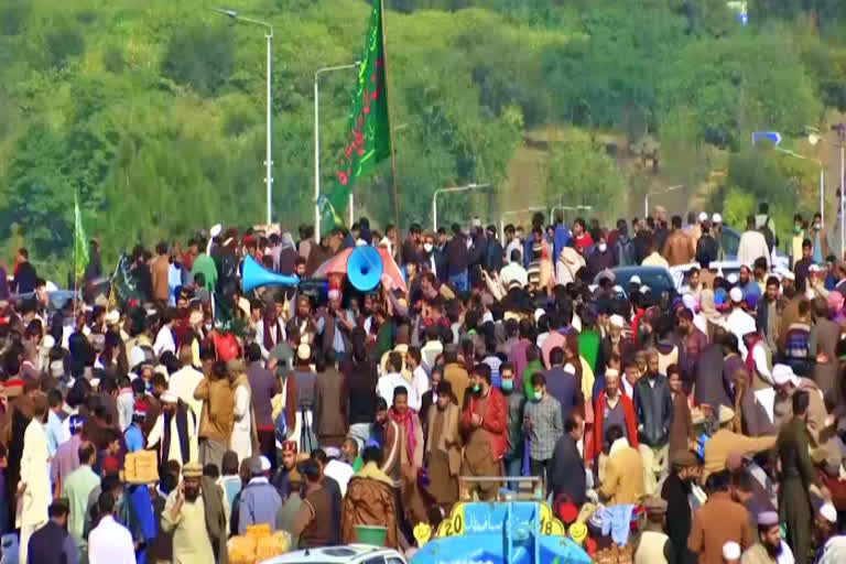 Mass rally held against France  Mass rally held against Macron in Islamabad  Tehreek e Labbaik Pakistan party  Prophet Muhammad sketches  blasphemy  Pakistan government  diplomatic relations  pakistan's diplomatic relations with France  French President Emmanuel Macron  French ambassador in Islamabad  Protest against Macron in Pakistan  നബിയുടെ കാരിക്കേച്ചര്‍  ഫ്രാൻസിനെതിരെ പ്രതിഷേധം  പാകിസ്ഥാൻ വാര്‍ത്തകള്‍