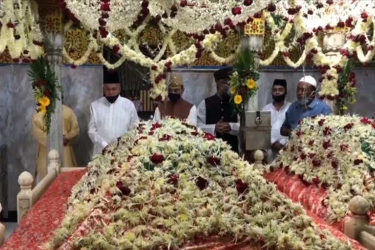 Mumbais mahim and haji ali Dargah reopens with Covid guidelines in place