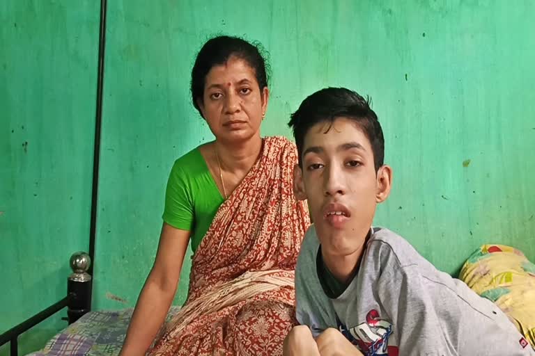 A physically handicape boy named dhiraj story rangia assam etv bharat news