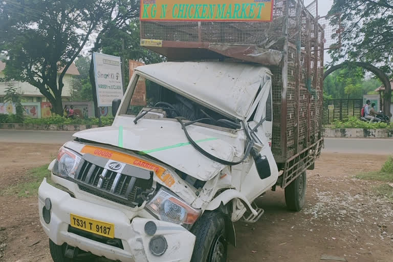 bolero-truck-road-accident-in-jogulamba-gadwal