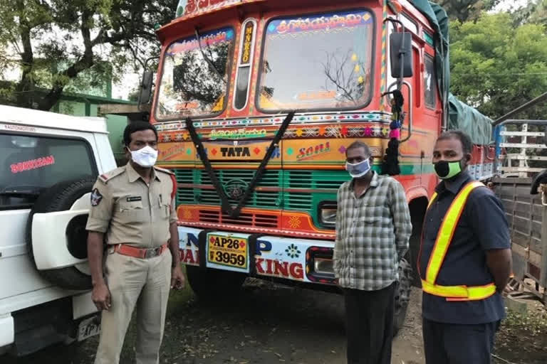 lorry carrying ration rice was nabbed