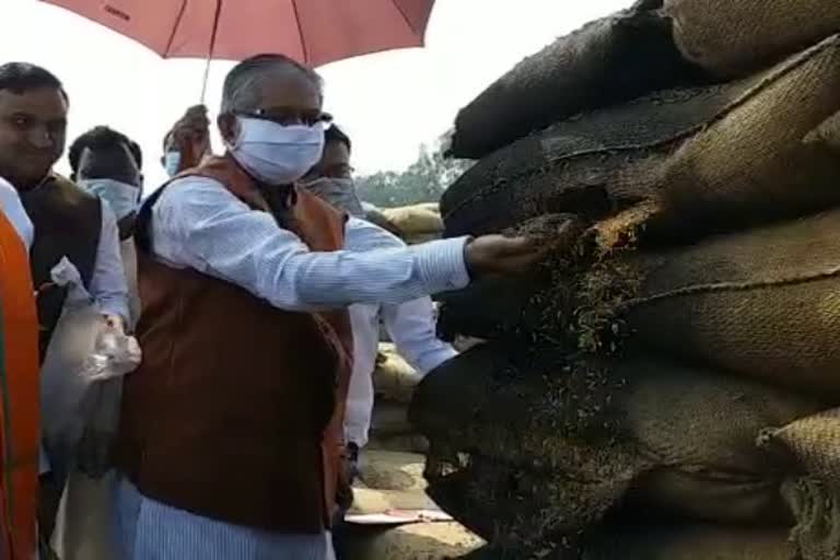 Dharamlal Kaushik inspected paddy collection centers