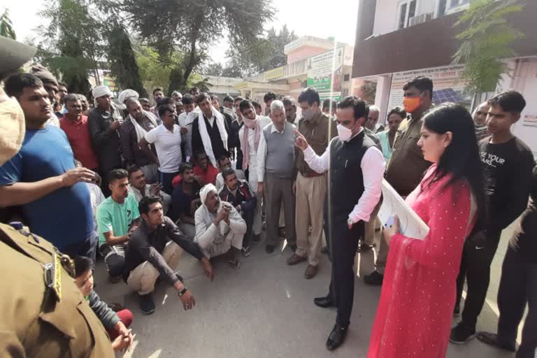 Farmers blocked road due to purchasing of millet in bhiwani