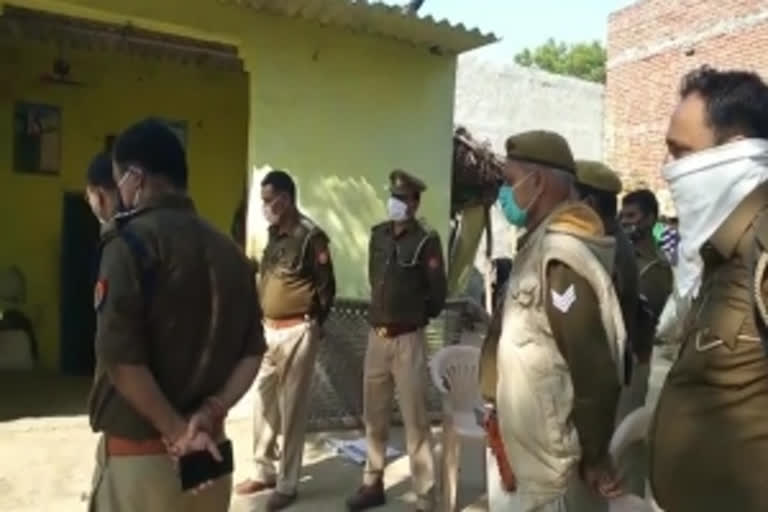 Rape victim sets herself on fire  Rape victim in Bulandshahr  Bulandshahr rape news  Uttar Pradesh news  യുപി പീഡനം  പീഡനം വാര്‍ത്തകള്‍  പീഡനത്തിനിരയായ പെണ്‍കുട്ടി ആത്മഹത്യയ്‌ക്ക് ശ്രമിച്ചു  ആത്മഹത്യാ വാര്‍ത്തകള്‍