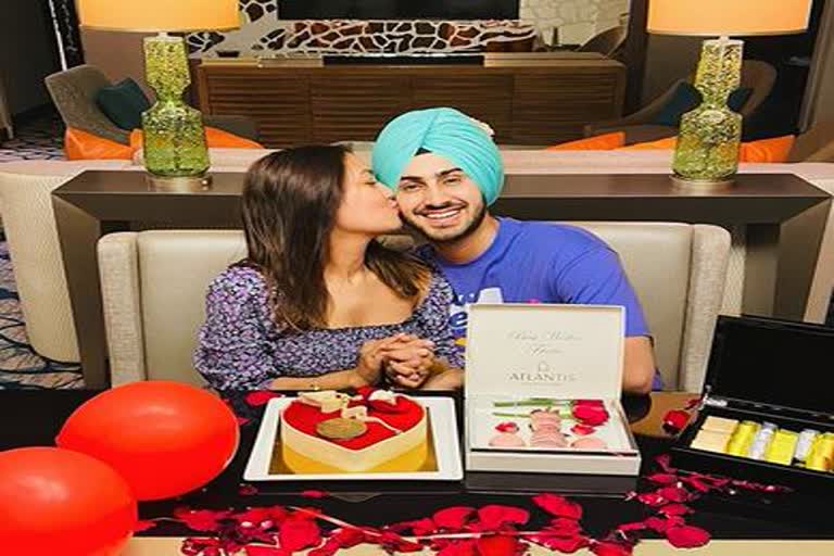 neha-rohanpreet share-romantic-honeymoon photos