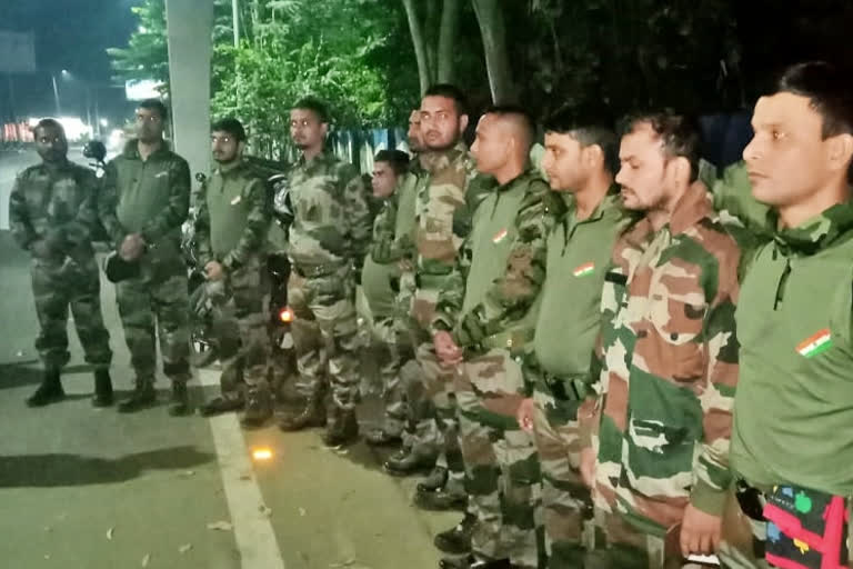 11 Youths nabbed for impersonating as Army jawans  ആർമി ജവാന്മാരായി ആൾമാറാട്ടം നടത്തി  Army jawans  ആർമി ജവാന്മാരായി ആൾമാറാട്ടം  ആൾമാറാട്ടം  11 Youths nabbed for impersonating  Youths nabbed for impersonating