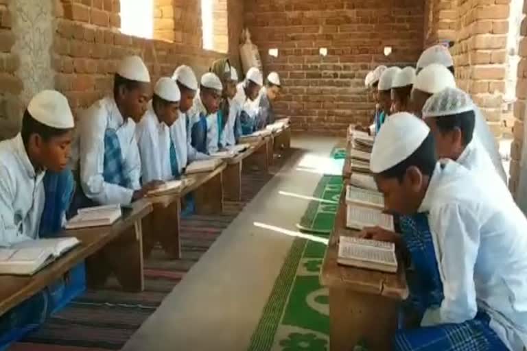 jamiat ulema hind teaching door to door of madrasa students in godda district