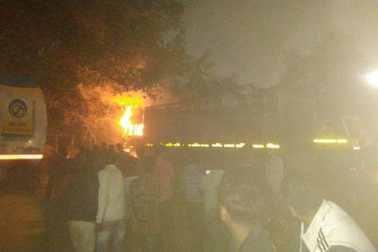 fire in truck in east singhbhum