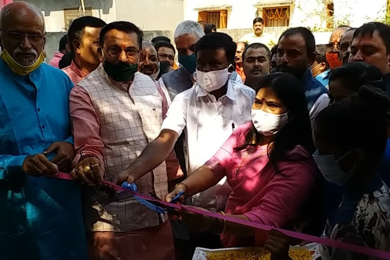 meera munda inaugurates party office in seraikela