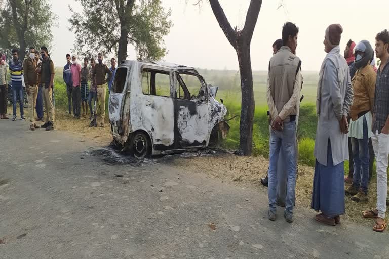 ৪ person died after private car catches fire in prayagraj