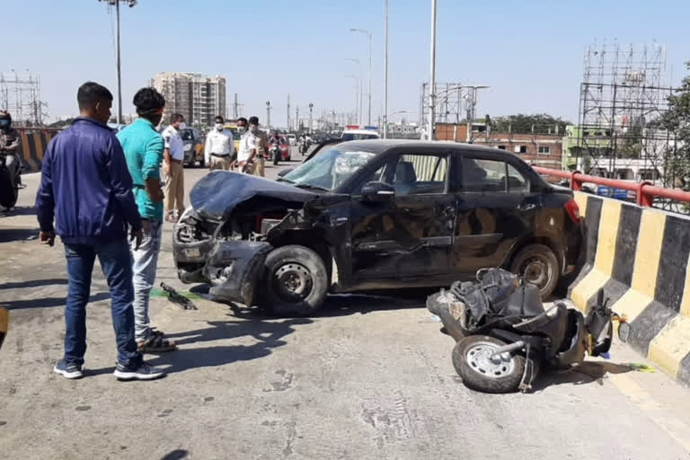 one young man died in road accident at lb nagar fly over