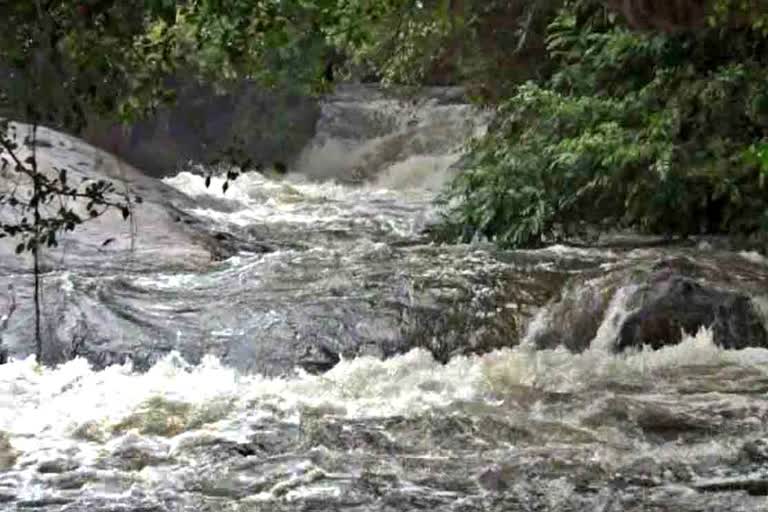 பெரியகுளம் வராக நதியில் வெள்ளப்பெருக்கு