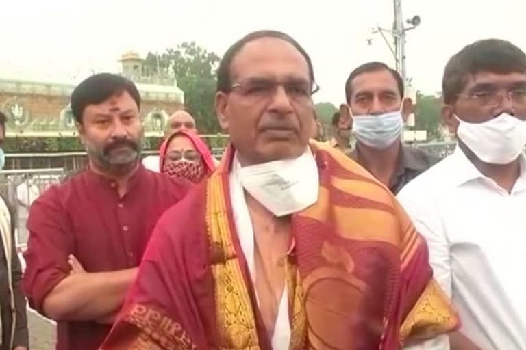 Shivraj Singh Chouhan visits Lord Balaji temple, prays for self-sustainable India