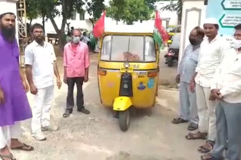 free auto service to oldage people and pregnant women in chirala