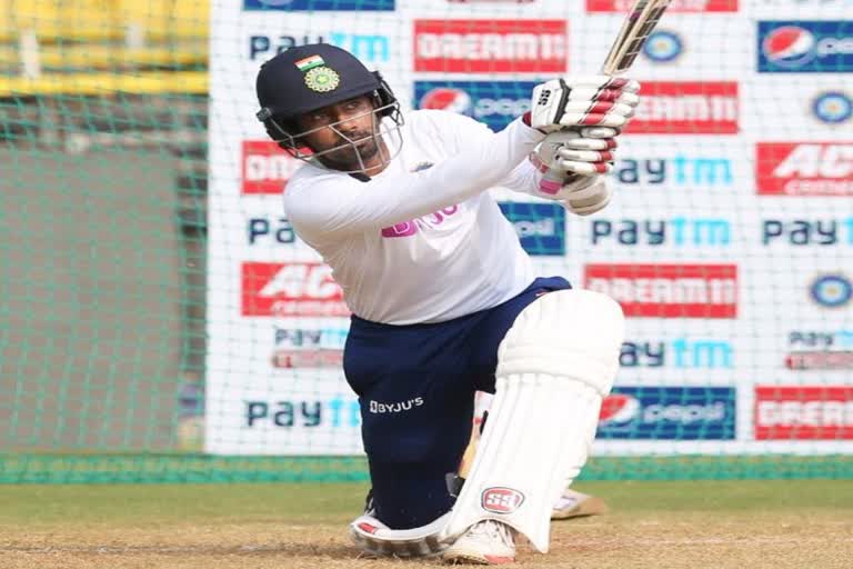 wicket-keeper-saha-resumes-training-at-team-india-nets