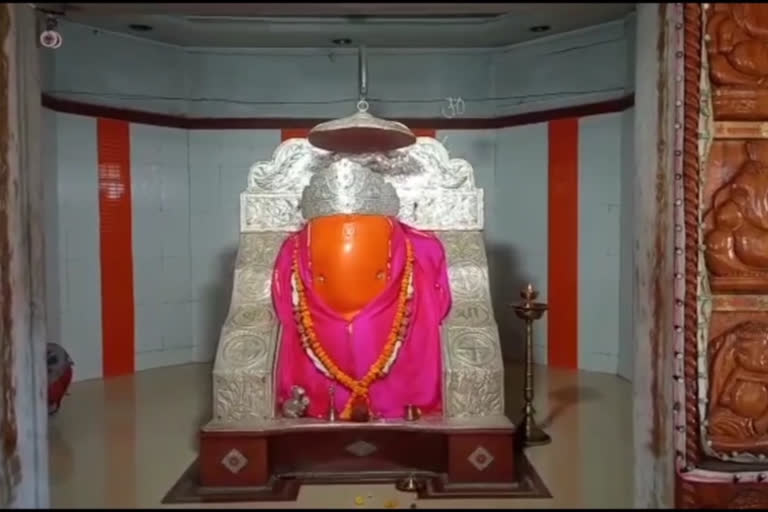 Crowd of devotees at Siddhivinayaka temple in Keljar