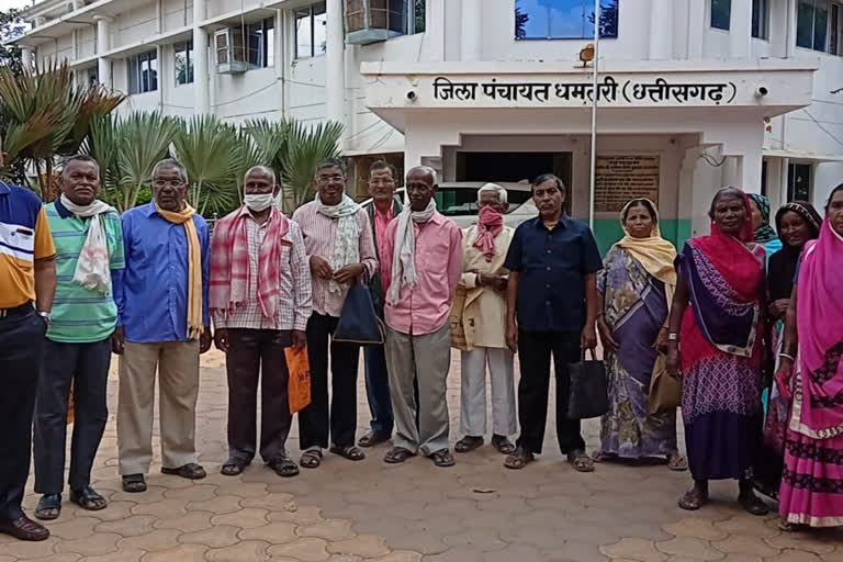elderly people wandering for pension in dhamtari