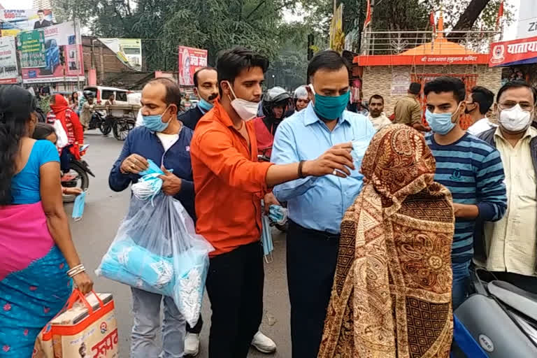 health department distributes masks among people in palamu