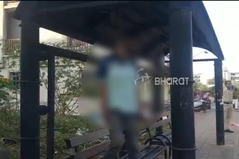 man committed suicide in hubli bus stop