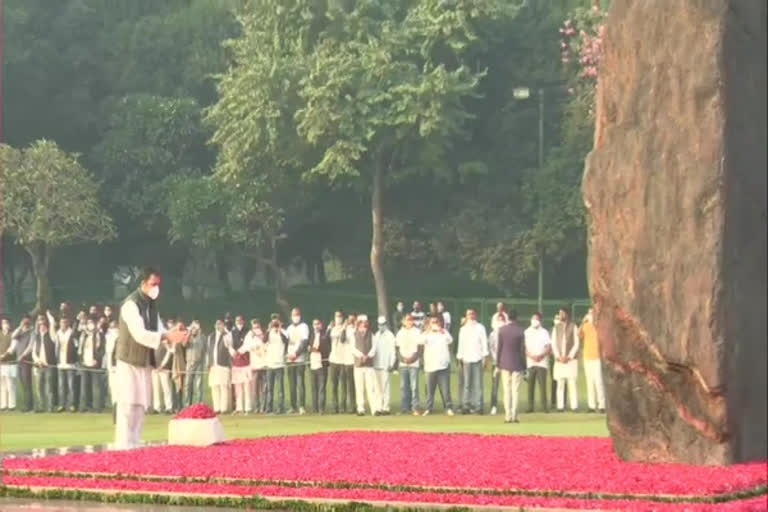 Congress leader Rahul Gandhi pays tribute to former Prime Minister and his grandmother #IndiraGandhi