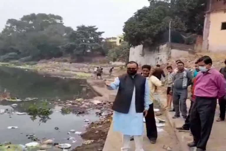 mla-biranchi-narayan-inspected-chath-ghats-in-bokaro