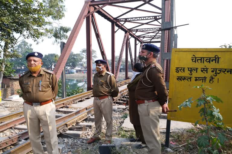 police Posted on Western Yamuna Canal railway bridge for Chhath festival