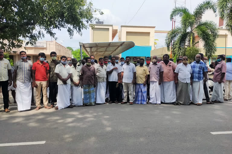 Palladam poultry farmers protest