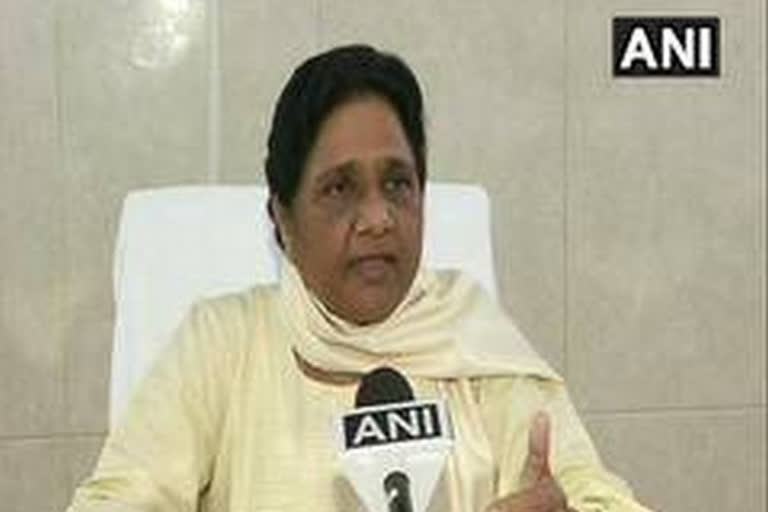 BSP leader  Mayawati's father dies  മായാവതിയുടെ പിതാവ് അന്തരിച്ചു  മായാവതി  ബിഎസ്പി നേതാവ്  പ്രഭു ദയാല്‍  പ്രഭു ദയാല്‍ അന്തരിച്ചു