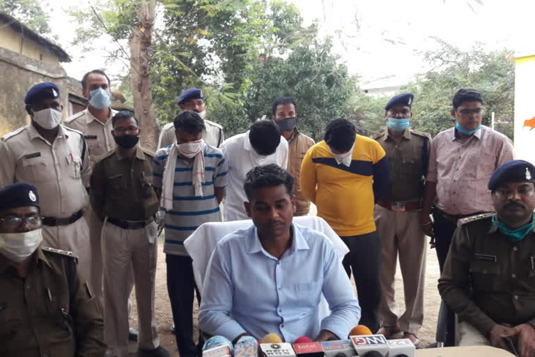 3 accused for transporting illegal liquor