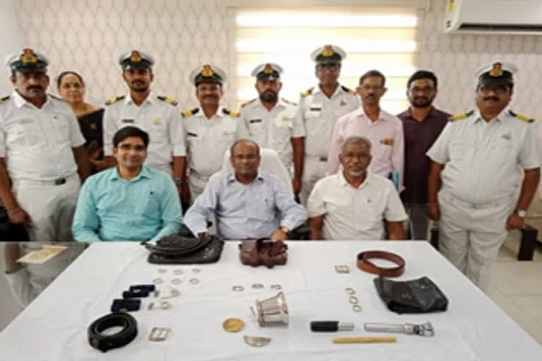 gold seized from Gannavaram airport  Gannavaram airport gold seized  ഗന്നവരം എയർപോർട്ട് സ്വർണം  ഗന്നവരം വിമാനത്താവളം സ്വർണം  സ്വർണം പിടികൂടി കസ്റ്റംസ്