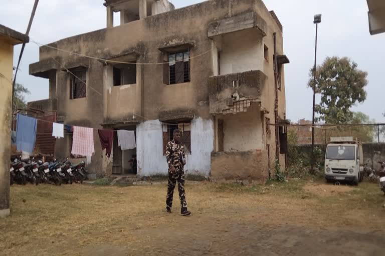 dilapidated housing of police in Chatra