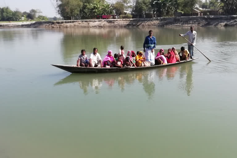 kalgachia-risky-boat-travel