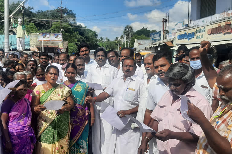 AIADMK protests in 11 places condemning DMK district secretary in trichy