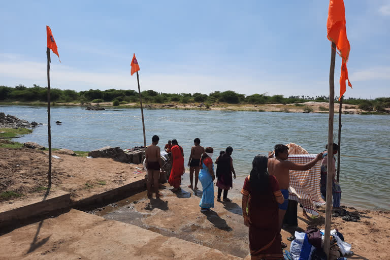 Tungabhadra Pushkara Punya bathing start