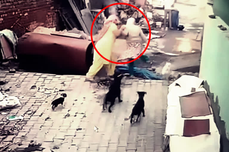 Neighbors beat woman in sonipat