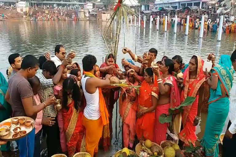 worshiped-on-the-third-day-of-chhath-in-dumka