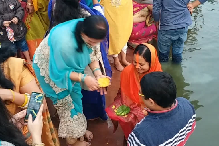 Worship on the third day of Chhath Puja in Ranchi