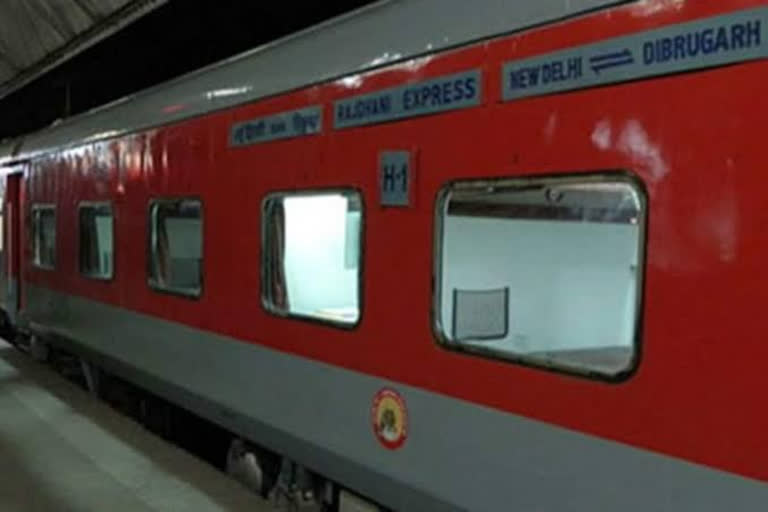 train and flights between delhi and mumbai may be closed due to coronavirus