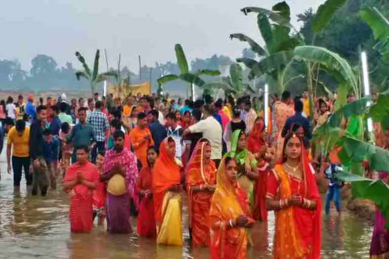 people worshiped chhath puja in pakur