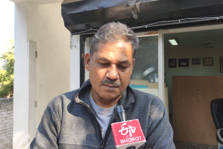 congress leader kirti azad targets delhi government and central government