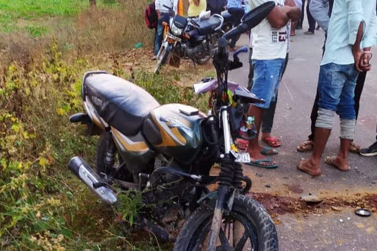 Bump into three bikes in karauli, करौली में तीन बाइको में भिडंत