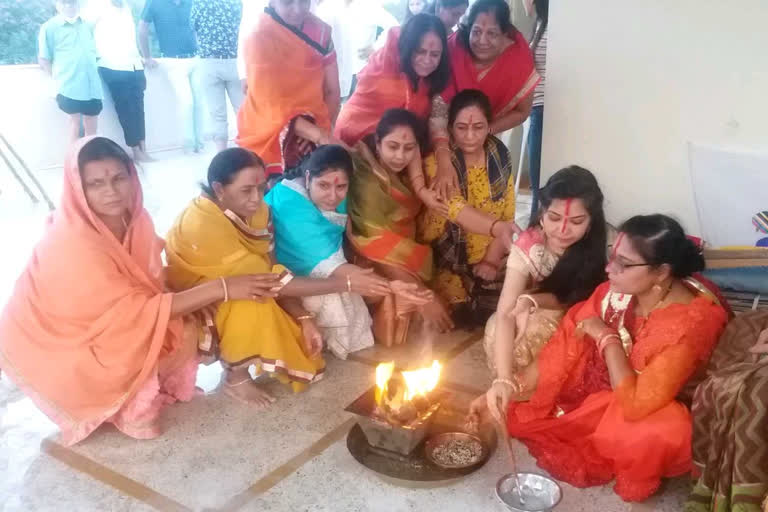 chhatpuja in artificial pond