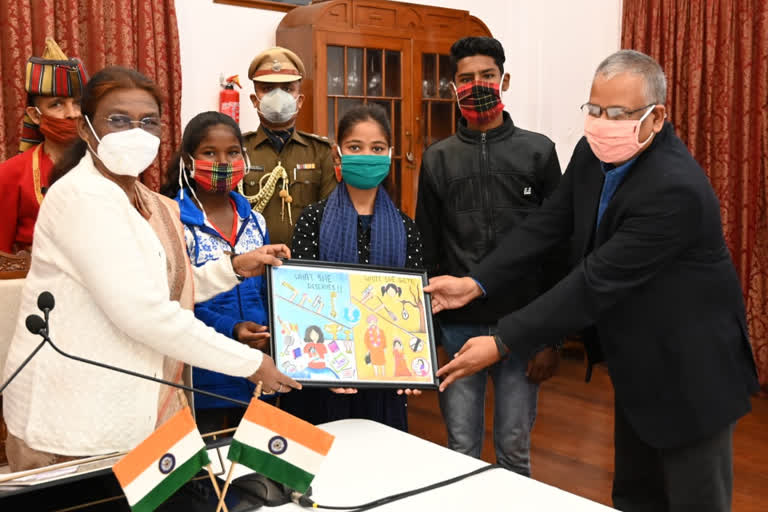 Child journalist met Governor Draupadi Murmu in Ranchi