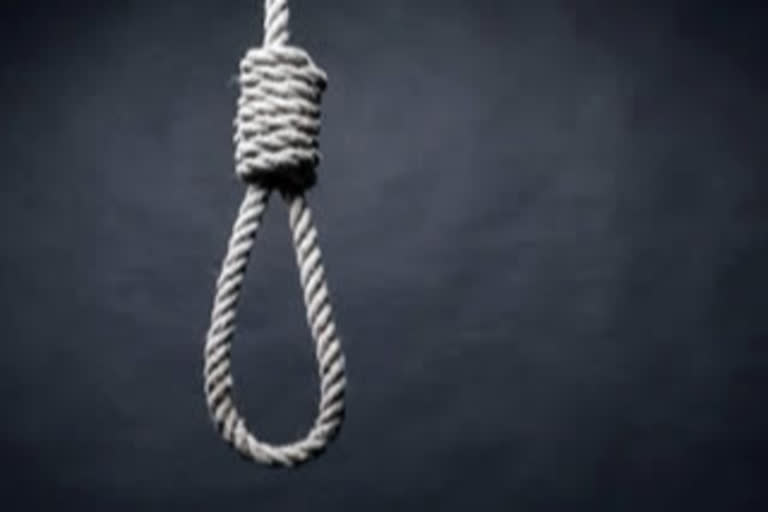 a man suspected death with hanging at Vijayawada