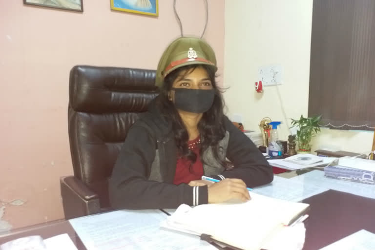 SHO of Noida Police station Sector 24 became Salma of class VI