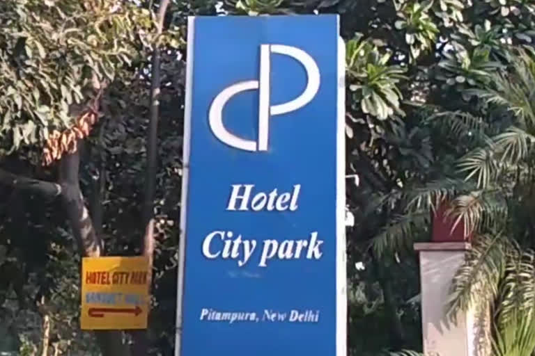 Violation of social distancing in Hotel City Park