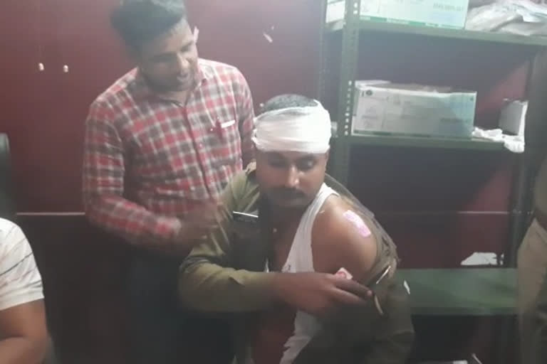 attack on police team in shahjahanpur