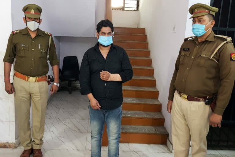 noida police arrested an charged who was not allow in district