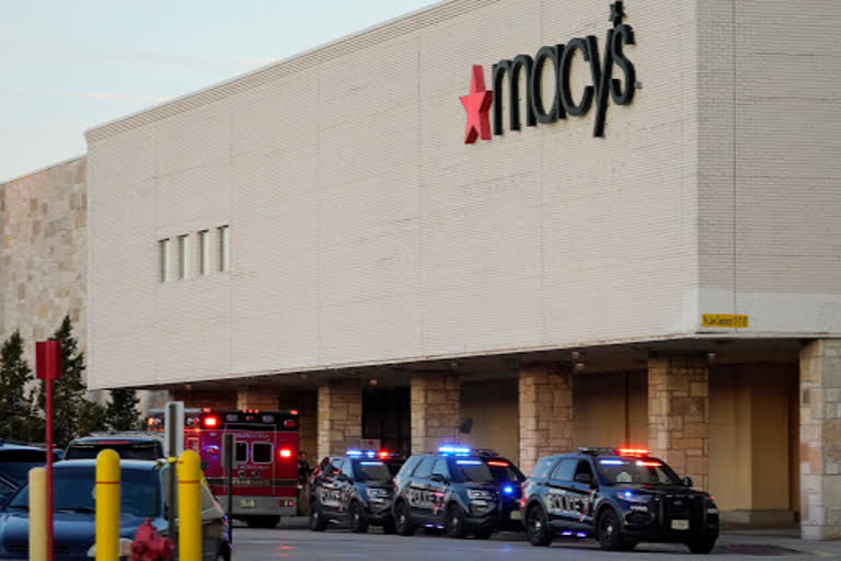 8 injured in Wisconsin mall shooting; suspect sought: Police